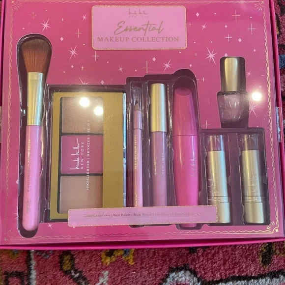 Nicole Miller Essential Makeup Collection Gift Set | New in Box - Picture 1 of 5